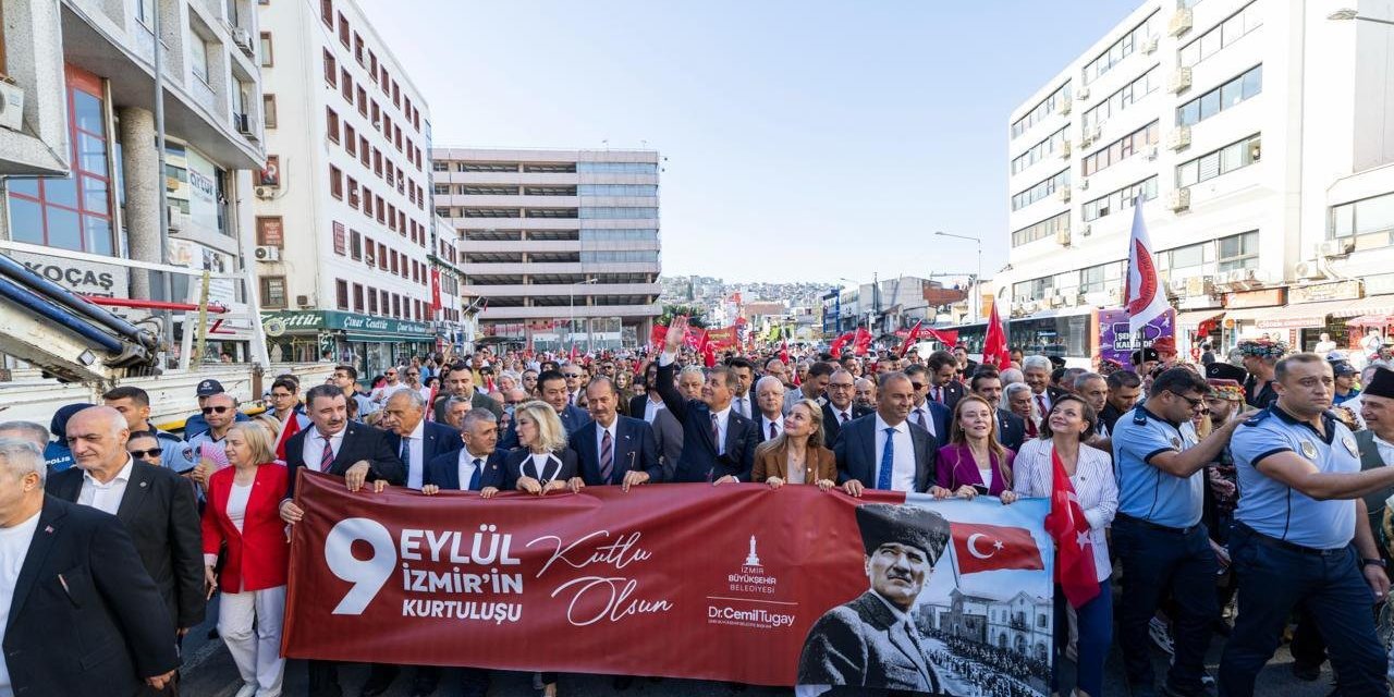İzmir’de zafer yürüyüşü