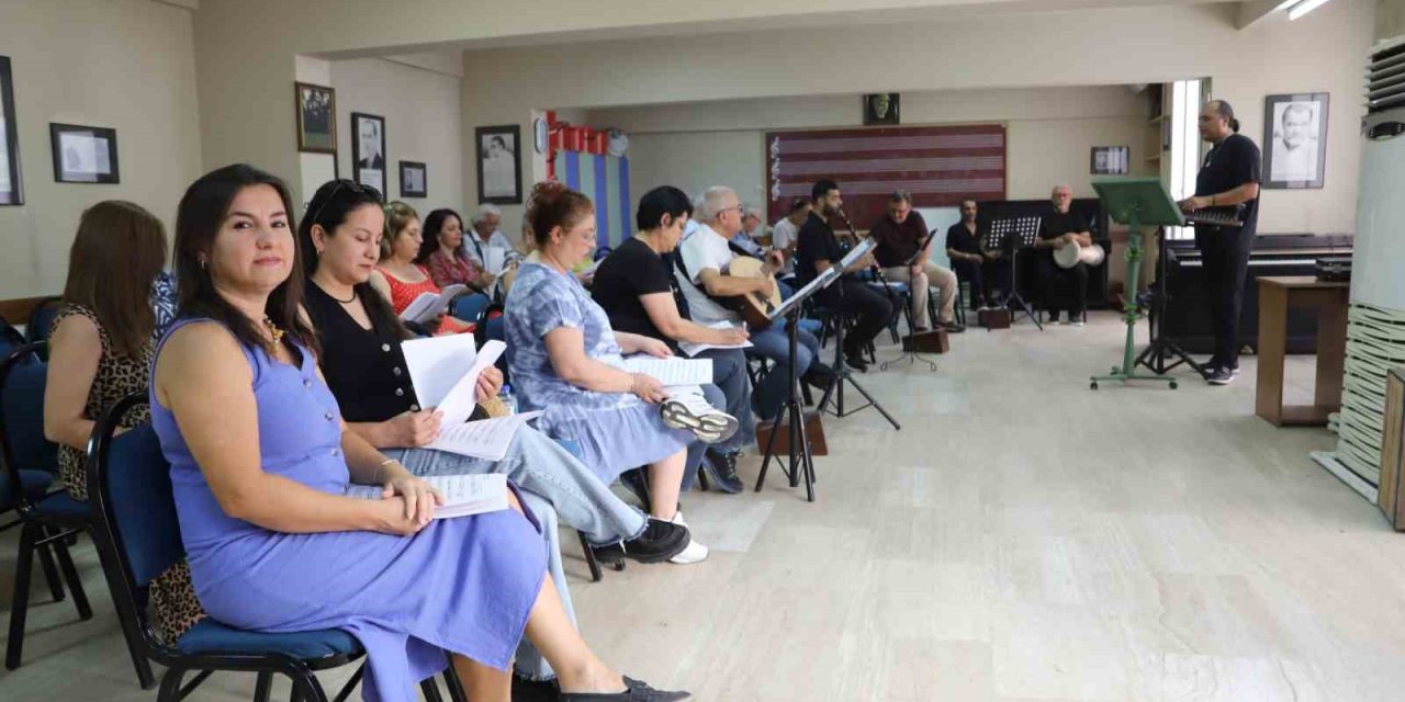 Nazilli’nin 42 yıllık korosu yeni döneme başladı