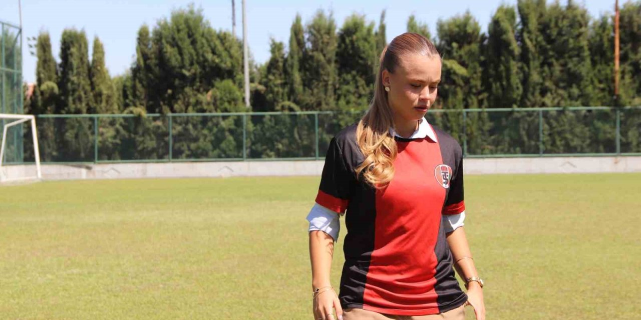 22 yaşındaki Zeynep Mestan, Turgutluspor’un teknik direktörü oldu