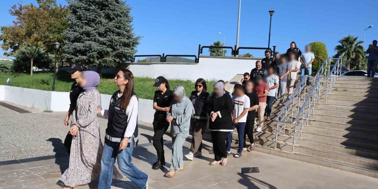 Yurt dışına kaçmaya çalışan FETÖ üyeleri adliyeye sevk edildi