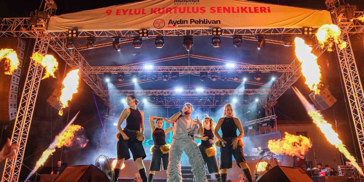 Menemen’de on binler Sefo ile coştu