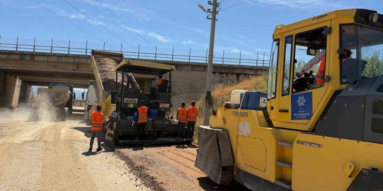 Aydın’ın 17 ilçesinde yol çalışmaları eş zamanlı sürüyor