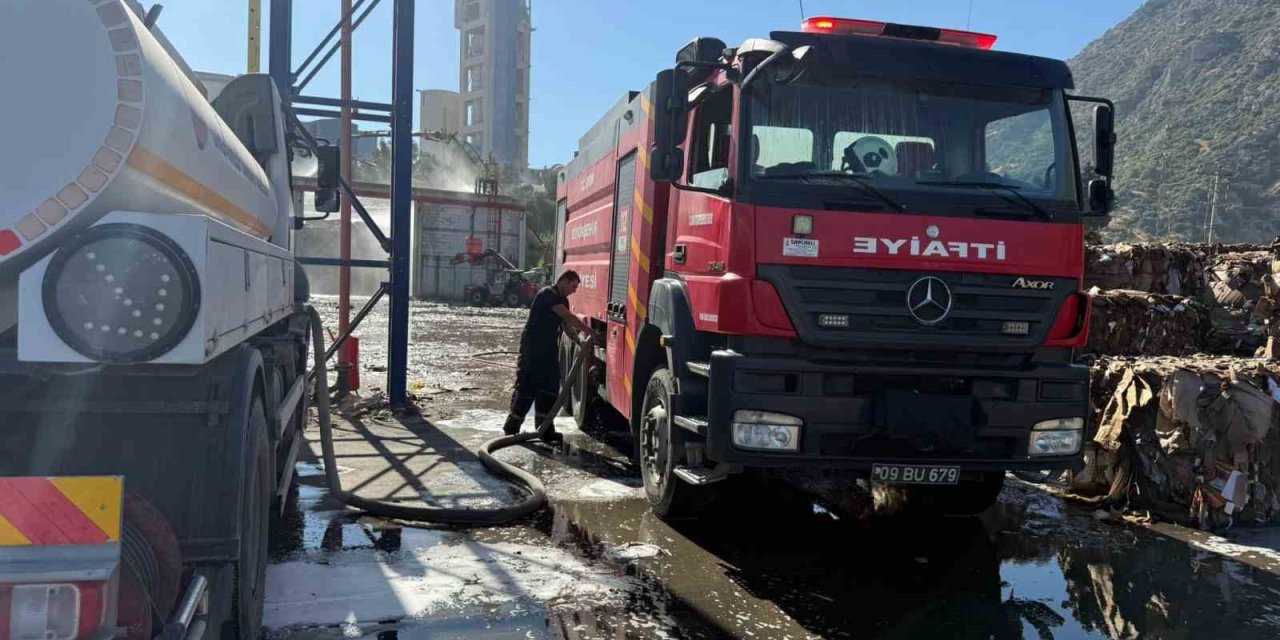 Söke’deki kağıt fabrikası yangınına itfaiyeden hızlı müdahale