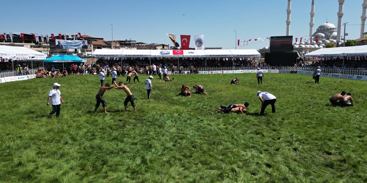 Kula Er Meydanı’nda Başpehlivan Feyzullah Aktürk
