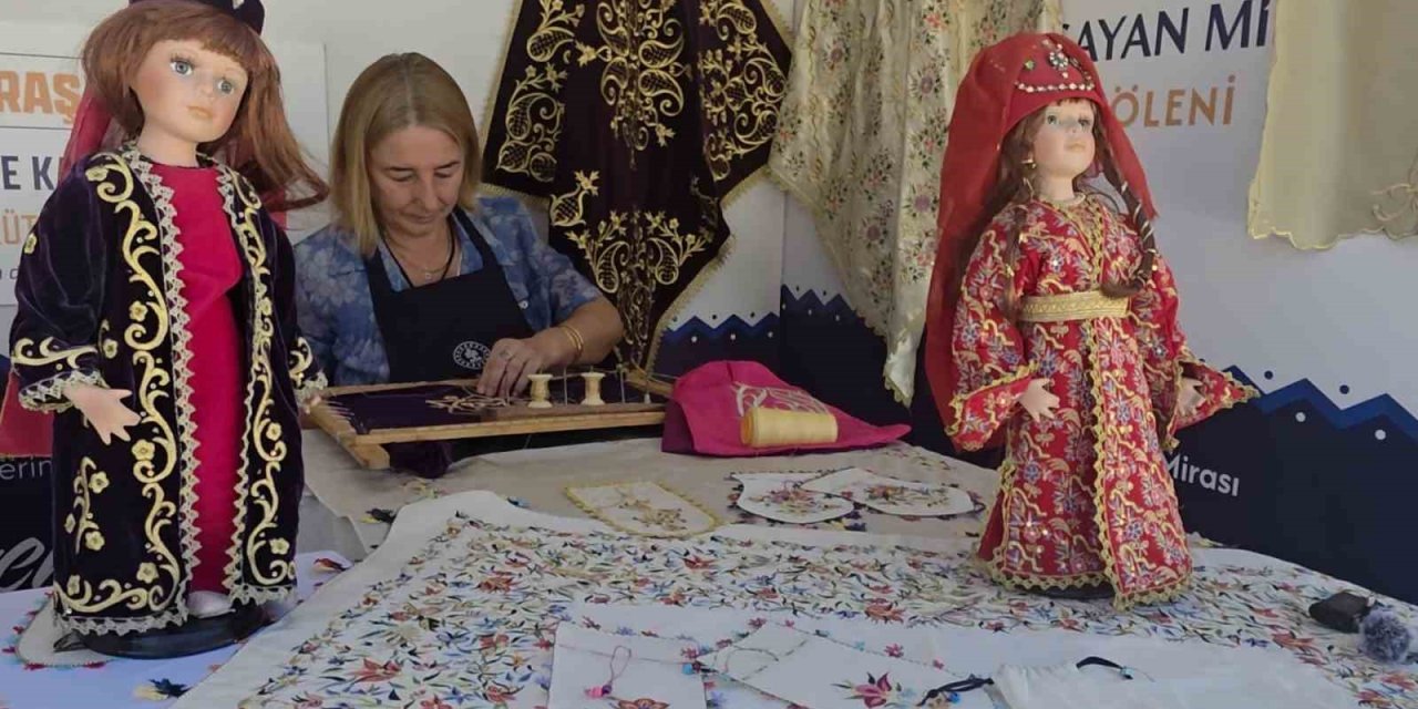 Kütahya’nın geleneksel kadın kıyafetleri sandıklardan çıkarılarak geleceğe taşınıyor