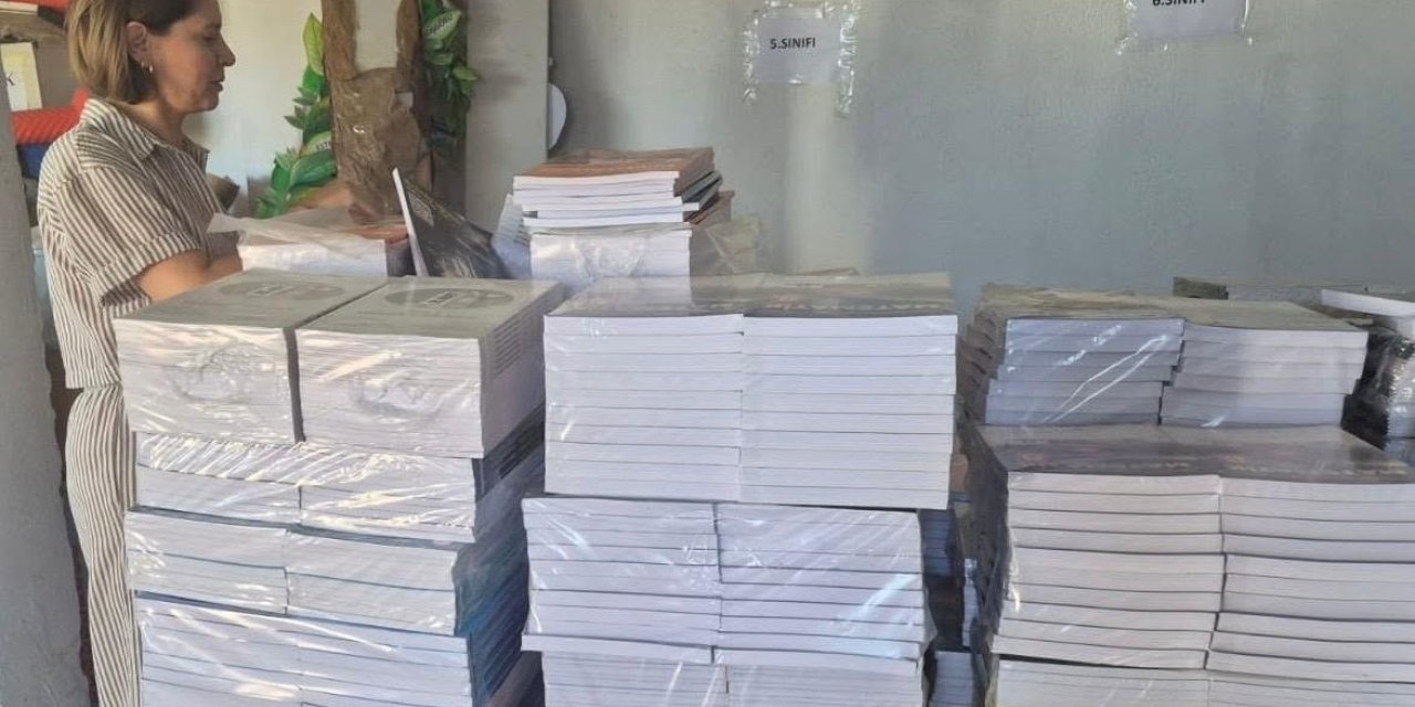 Altıntaş’ta öğrencilerin kitapları hazır, dağıtım süreci başladı