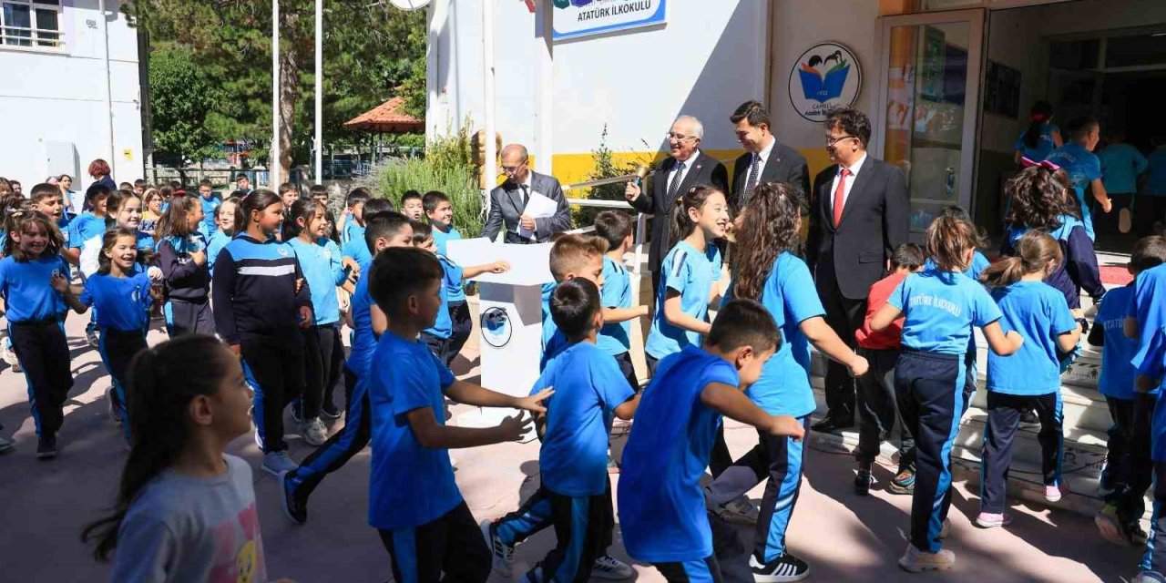 Çameli’nde 2026-2027 eğitim öğretim yılı düzenlenen törenle başladı