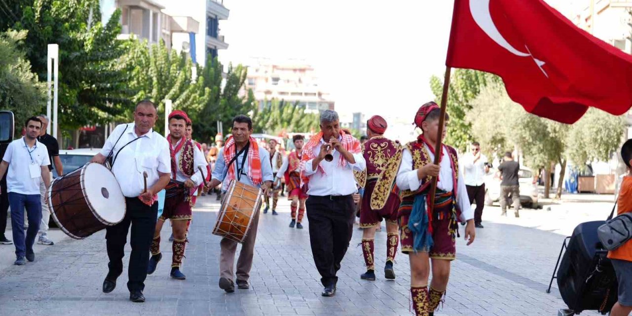 Salihli’de yaşayan Selendililer Keşkek ve Cirit Şenliği’nde buluştu