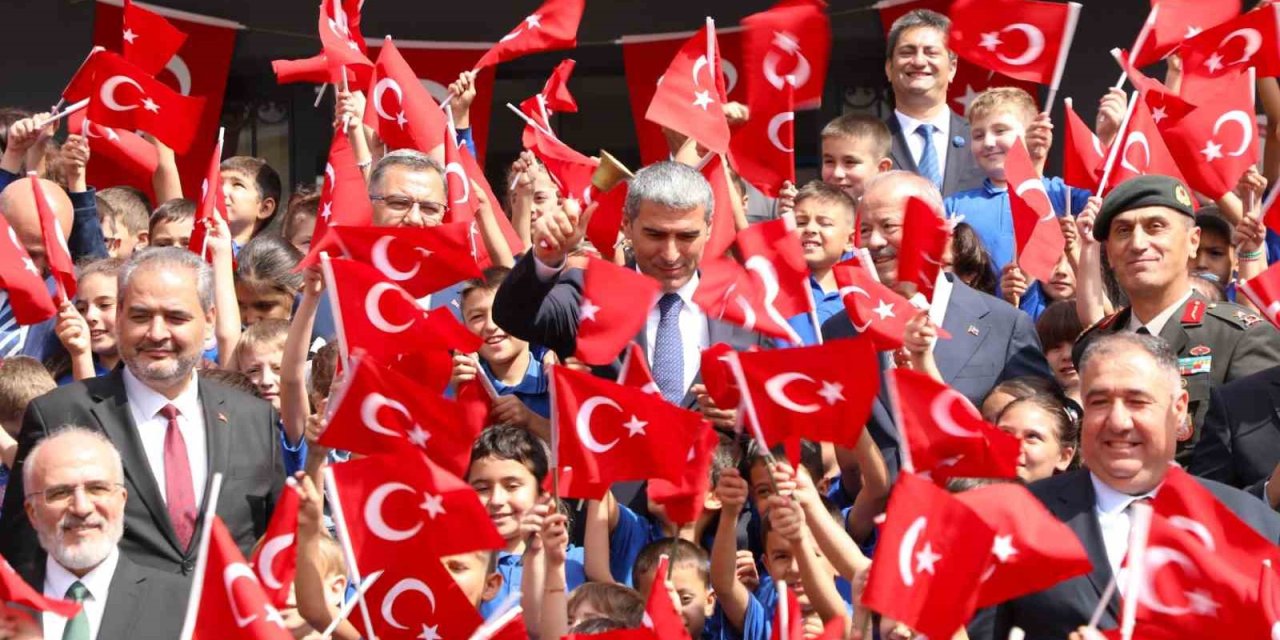 Afyonkarahisar’da 142 bin 535 öğrenci ders başı yaptı