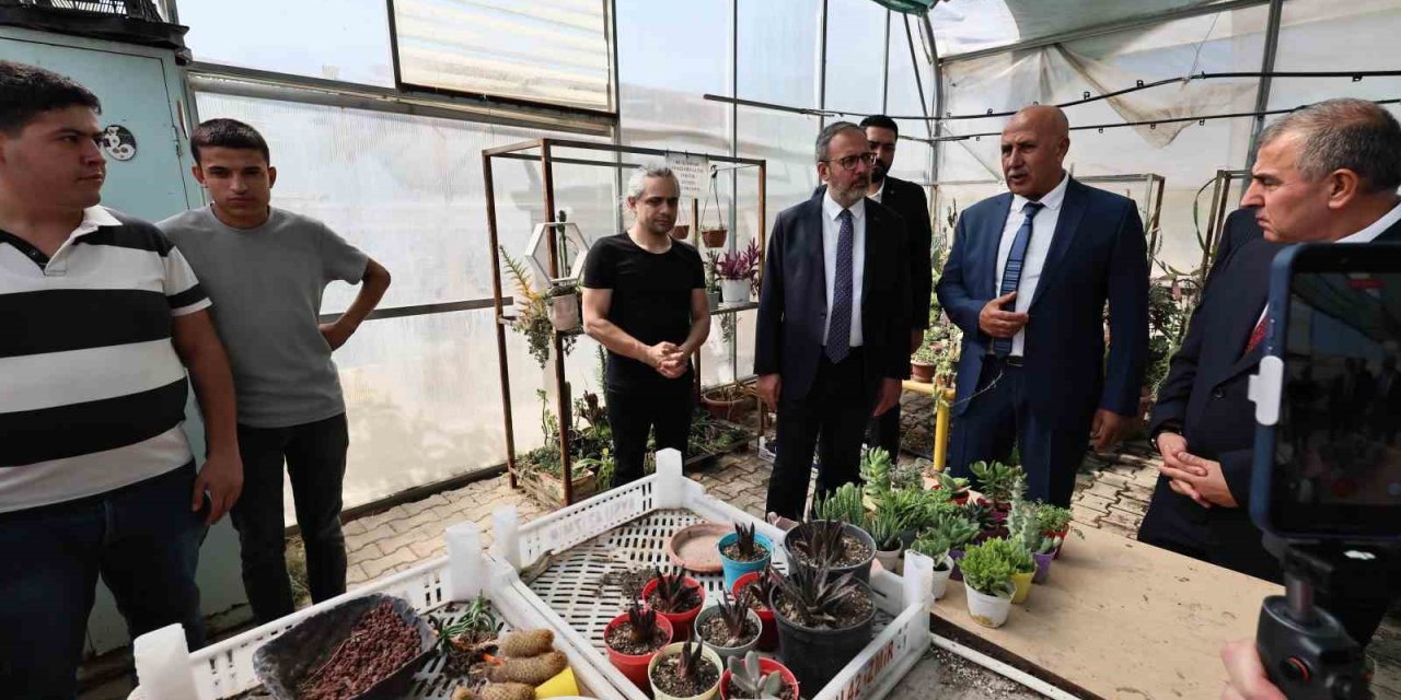 Kasapoğlu: "Her öğrencimizin kendi ihtiyaçlarına uygun bir eğitim almasını önemsiyoruz"