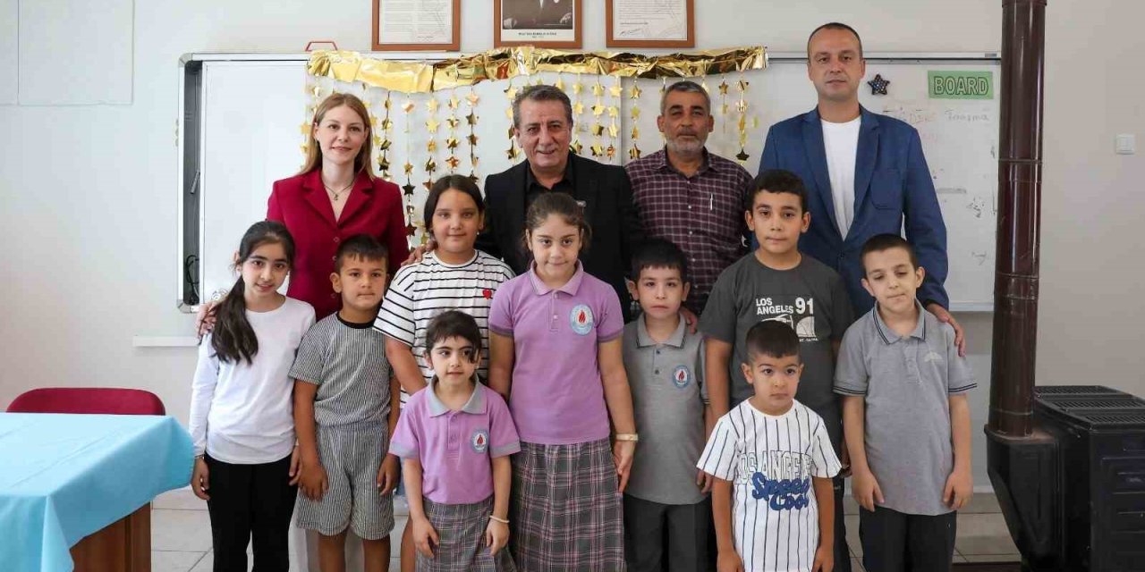Başkan Yetişkin’den minik öğrencilere ilk gün sürprizi