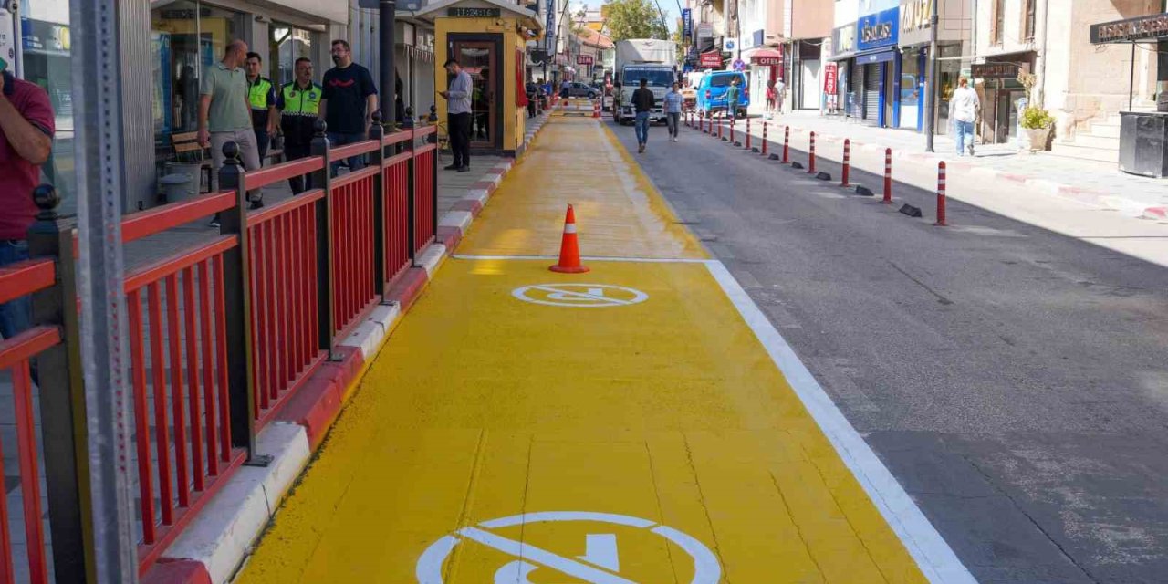 Uşak’ta yol çizgileri yenileniyor