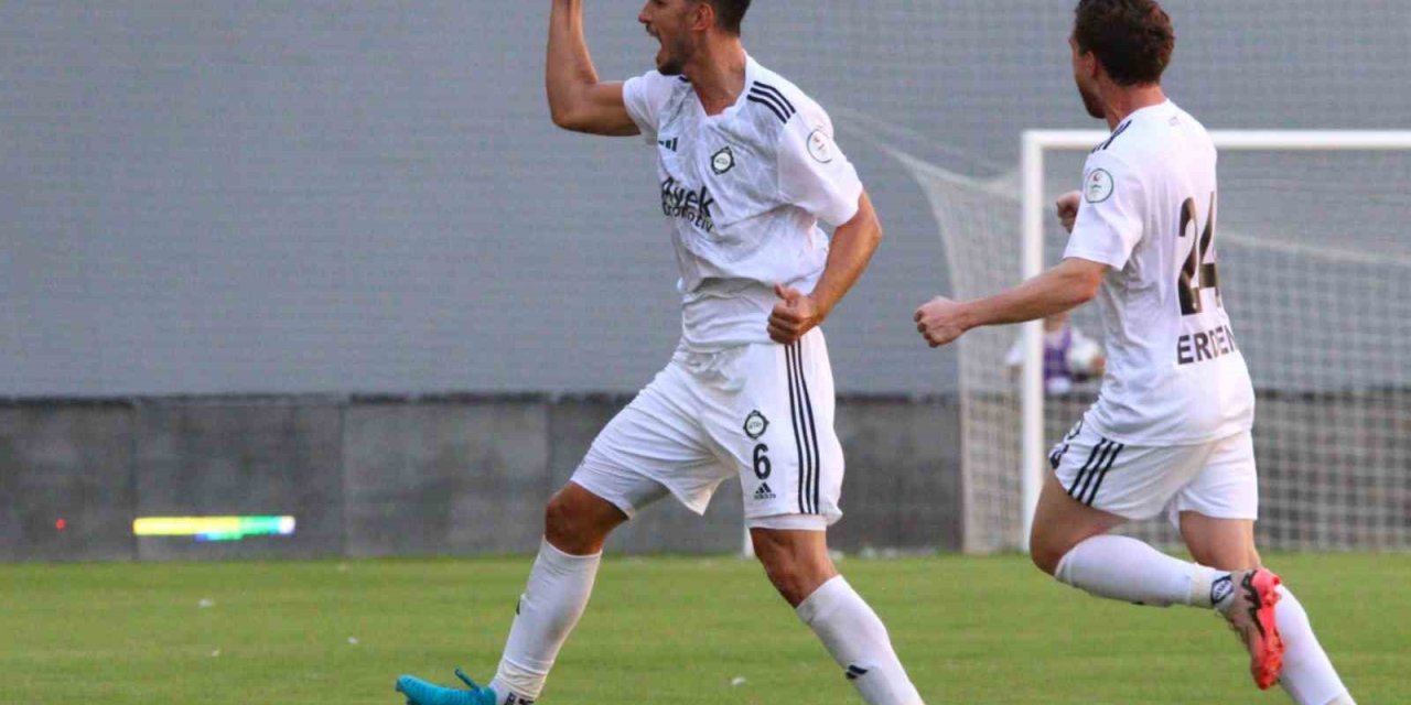 Ceyhun Gülselam, profesyonel futbol kariyerini sonlandırdı
