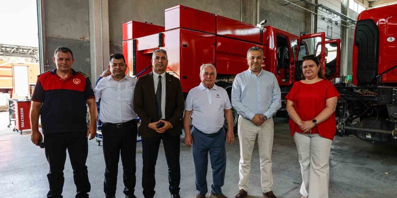 İzmir İtfaiyesi’ne güç katacak 10 yeni arazöz