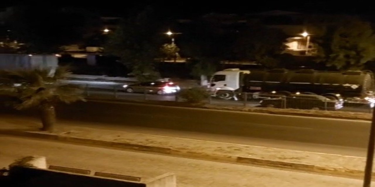 Motosikletiyle bariyerlere çarpan genç ağır yaralandı