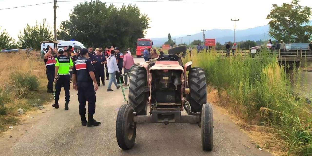 Turgutlu’da traktörün işçi taşıyan kasası devrildi: 4 yaralı