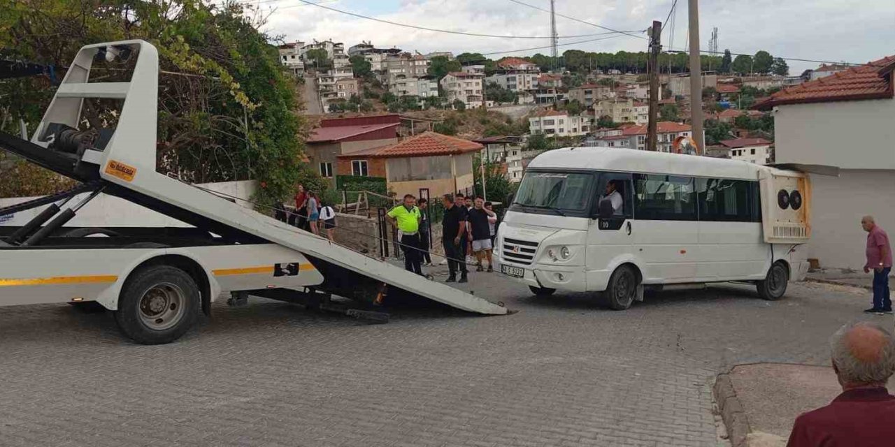 Yatağan’da minibüs garaja çarptı: 4 öğrenci yaralandı