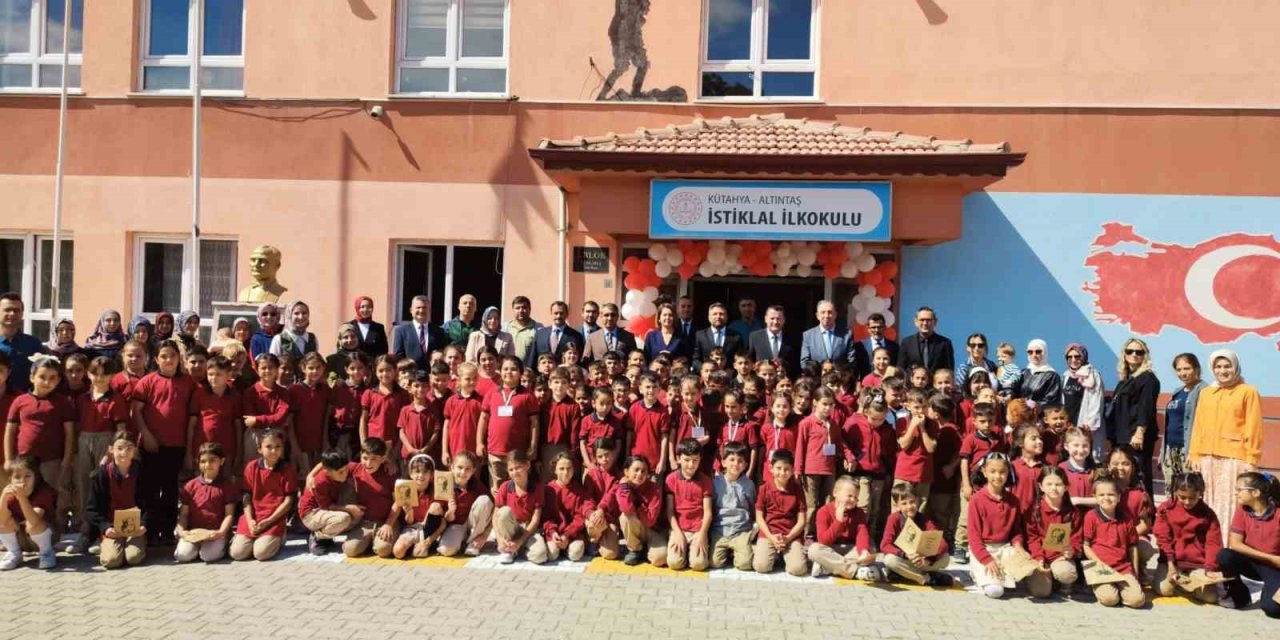 Altıntaş’ta İlköğretim Haftası coşkuyla kutlandı