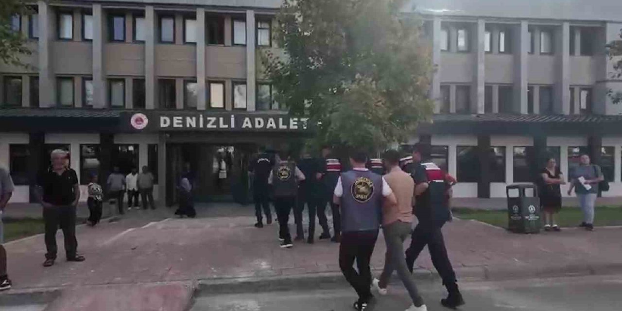 Adliyeye sevk edilen şüphelilere ailelerinden ibretlik tepki