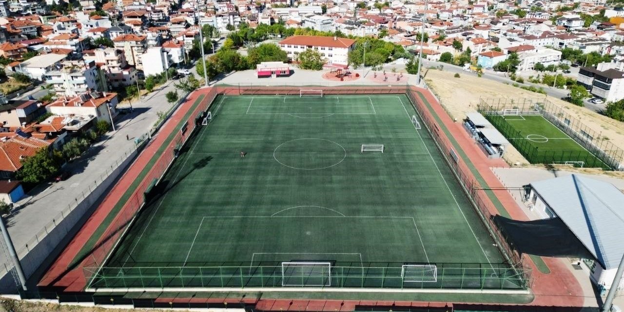 Kınıklı ve İlbade’deki spor tesisleri FIFA standartlarında yenilendi