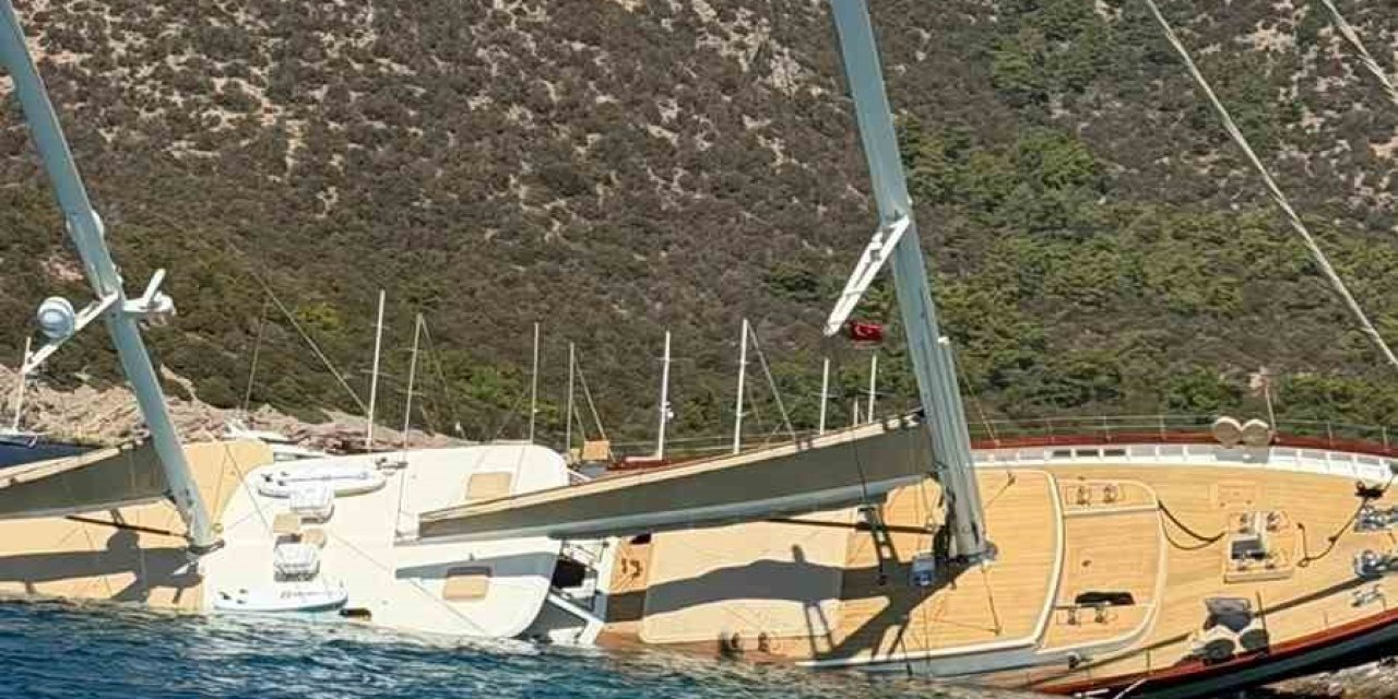 Kayalıklara vurup yan yatan teknedeki 11 kişi kurtarıldı
