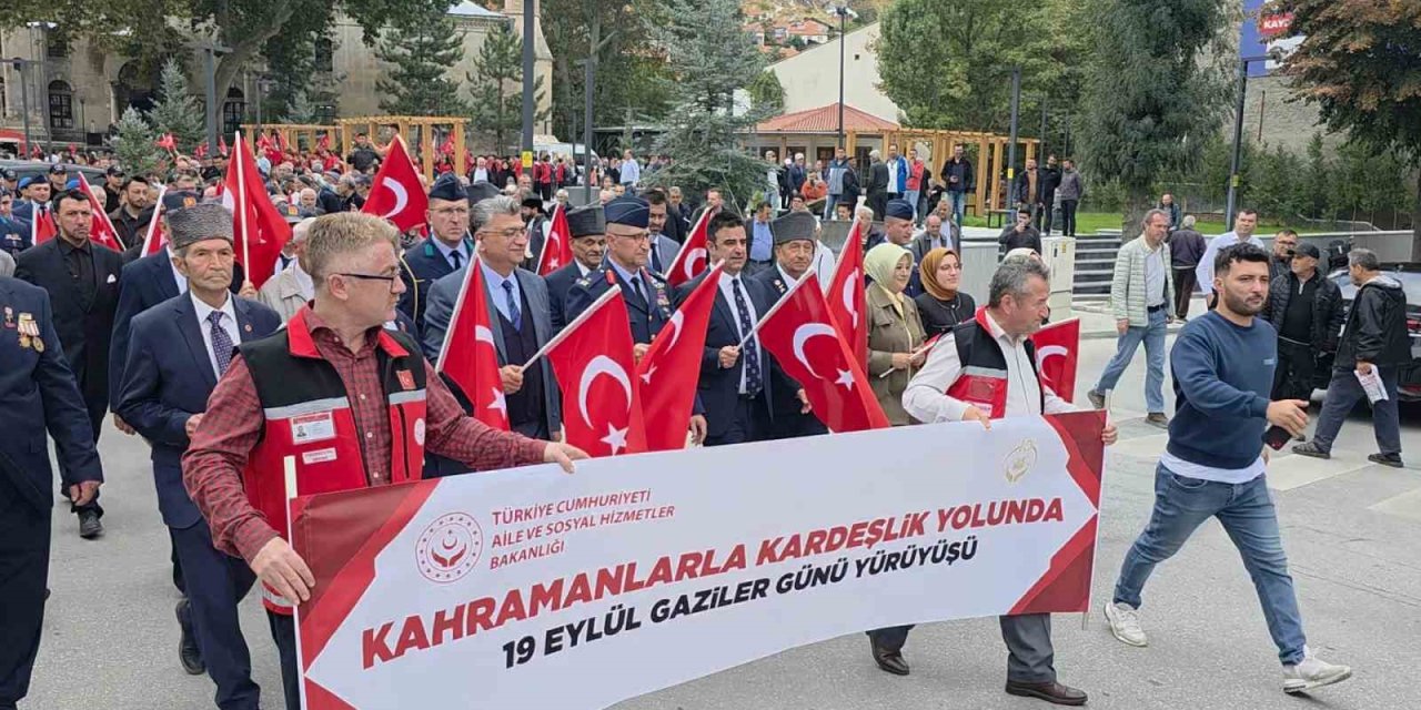 Kütahya’da Gaziler Günü’nde ’Kahramanlarla Kardeşlik Yolunda’ yürüyüşü