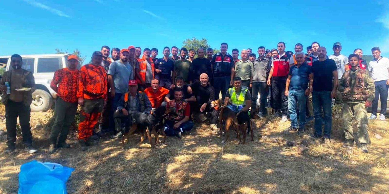 Simav’da tarım alanlarını koruma için yaban domuzu sürek avı