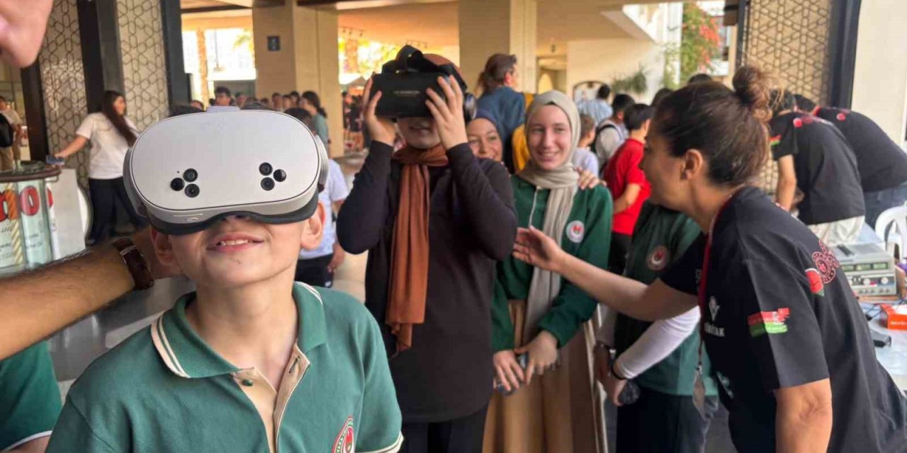 İzmir’de öğrenciler bilim, kültür ve sanatla buluştu