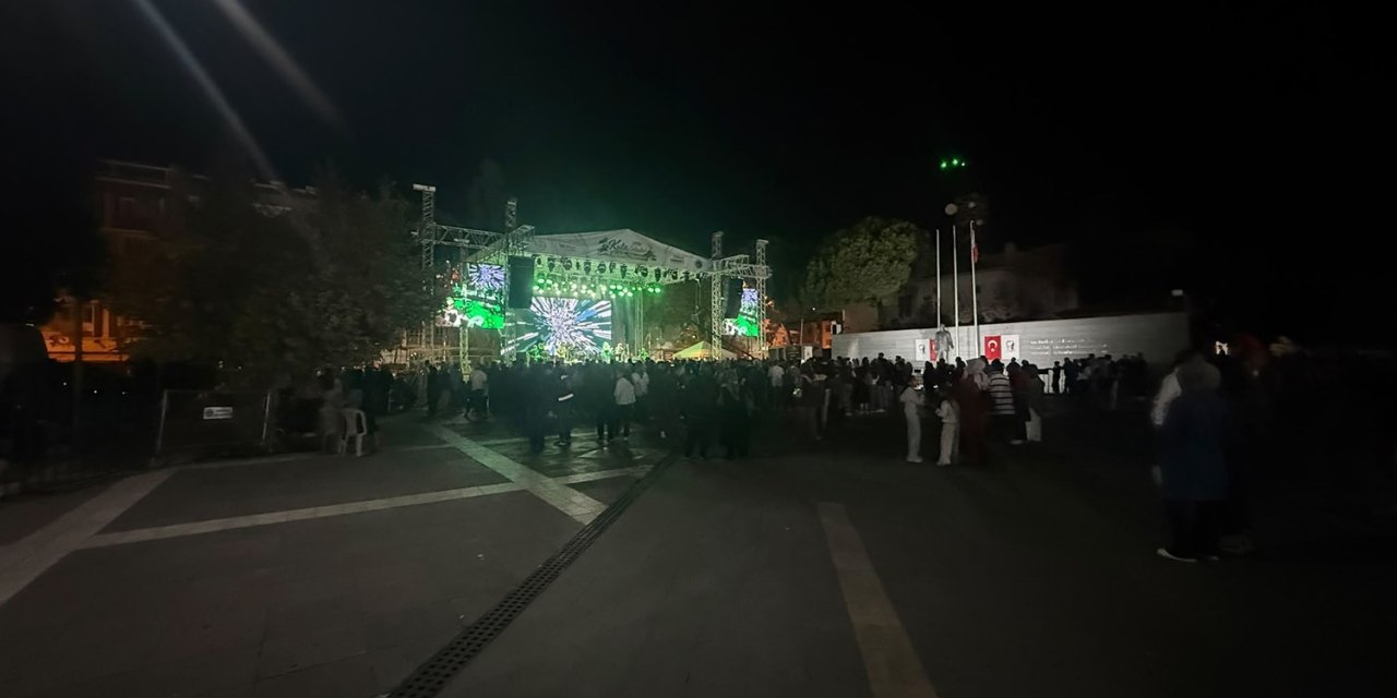 Kurtuluşun 104. yılında Zeynep Dizdar sahne aldı