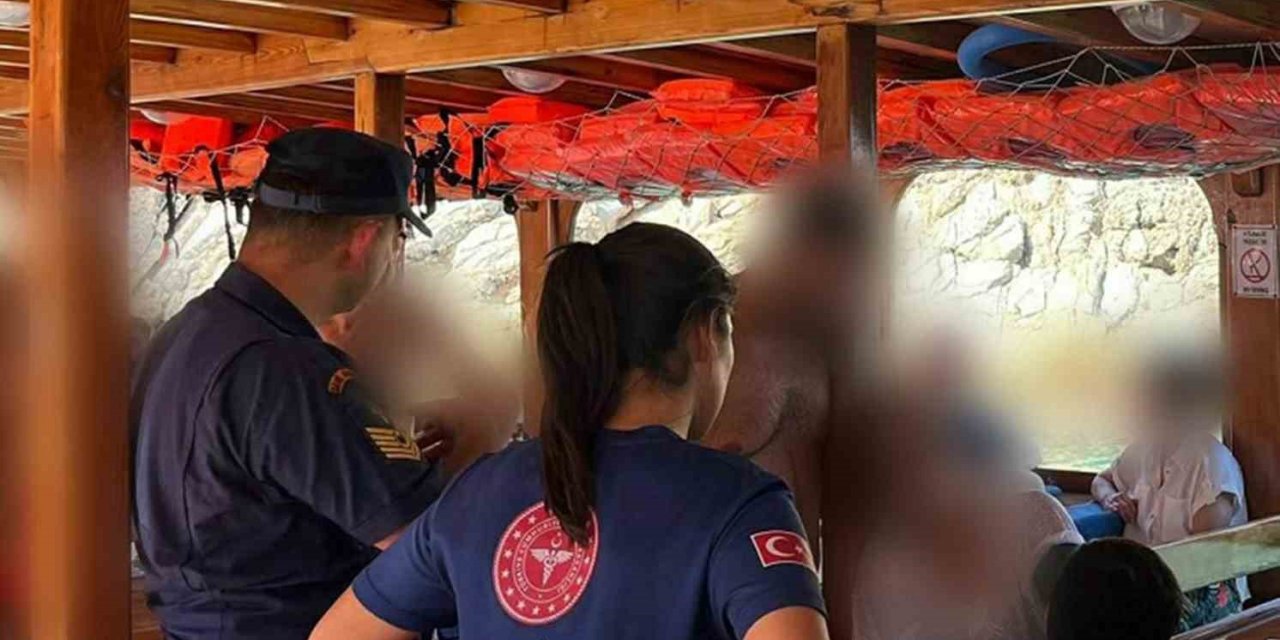 Bodrum’da gezi teknesinde rahatsızlanan vatandaşa tıbbi tahliye