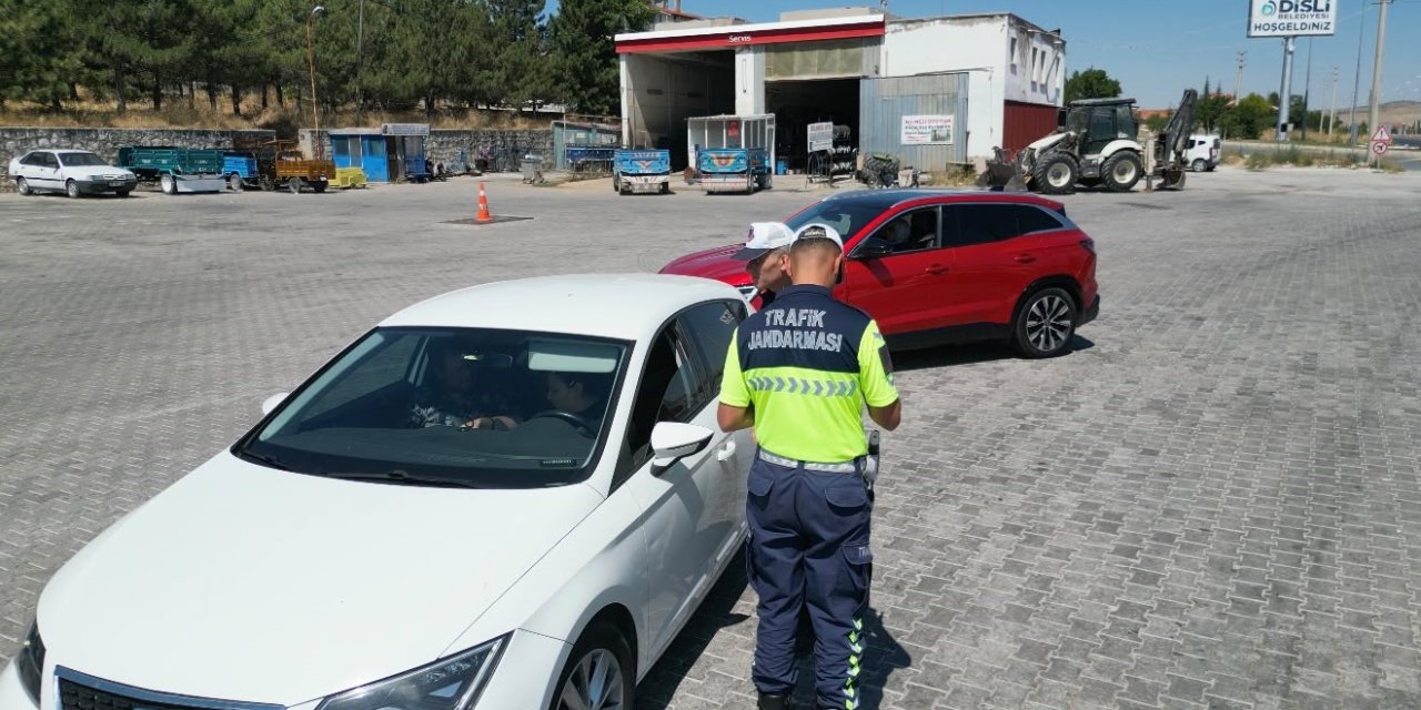 Bolvadin’de yollar trafik jandarması ile güvende