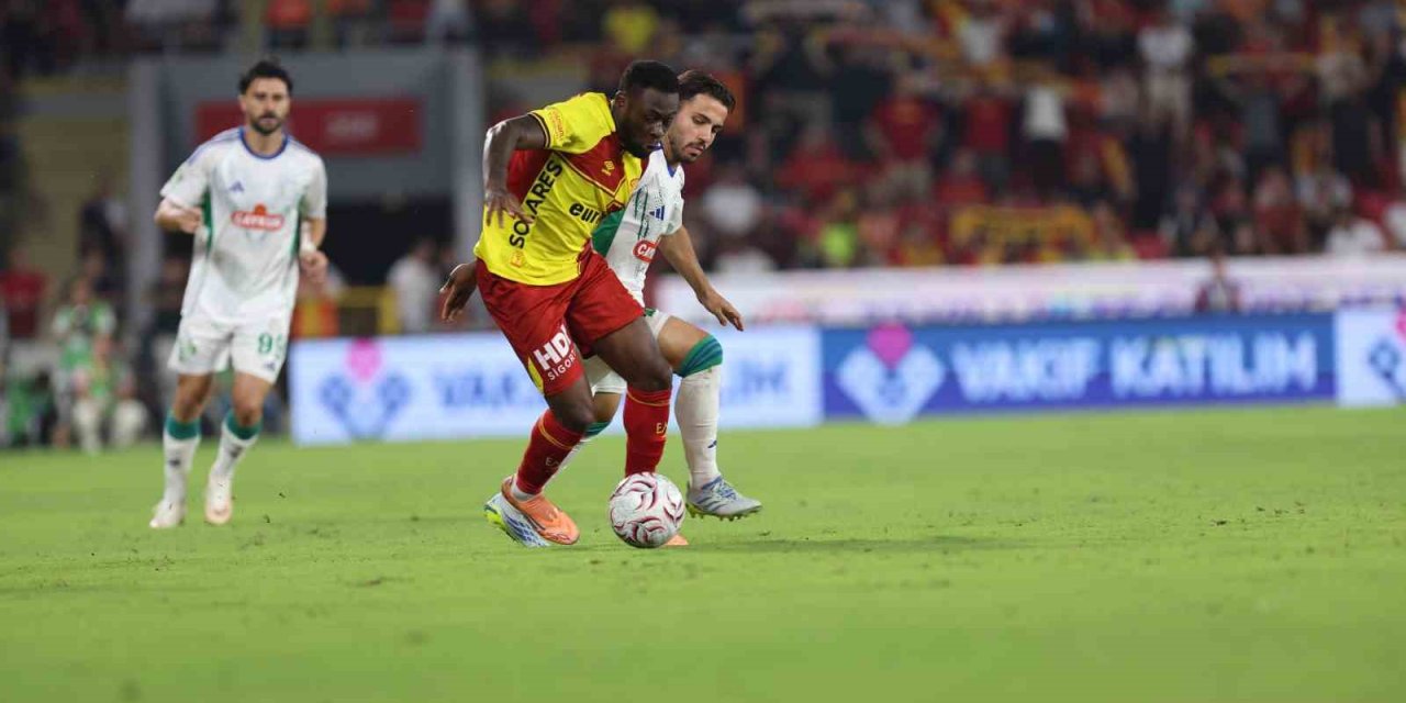 Trendyol Süper Lig: Göztepe: 1 - Çaykur Rizespor: 0 (İlk yarı)