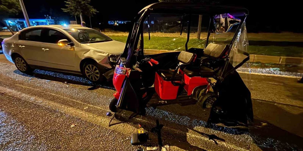 Tavşanlı’da otomobil elektrikli bisiklete çarptı: 2 yaralı