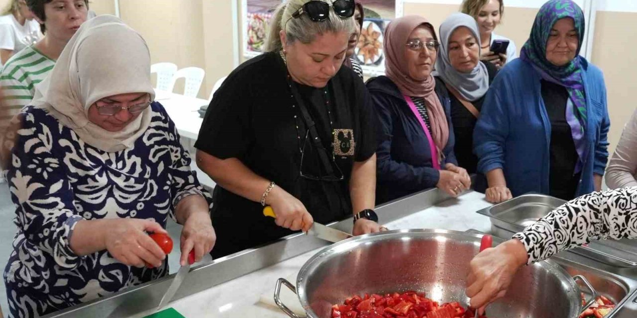 Geleneksel tarhana atölyesine yoğun ilgi