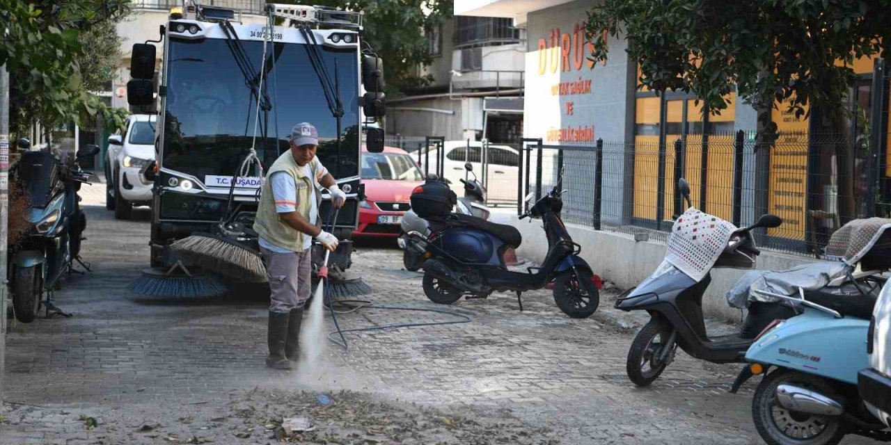 Kuşadası Belediyesi temizlik ekipleri çalışmalarını sürdürüyor