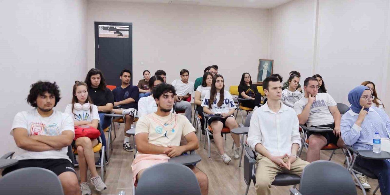 Başkan Yetişkin’den gençlere rehberlik desteği