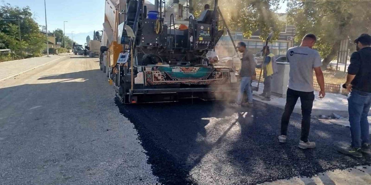 Çivril’de 20 yıllık bekleyişin ardından yol hizmete açıldı