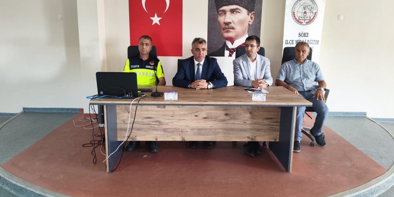 Söke’de öğrenci servis şoförleri ve rehber personele trafik eğitimi
