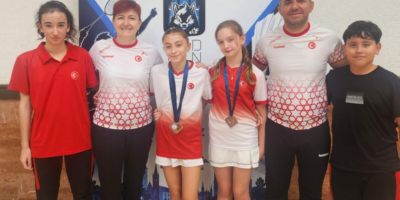 Manisalı badmintonculardan Hırvatistan’da çifte bronz