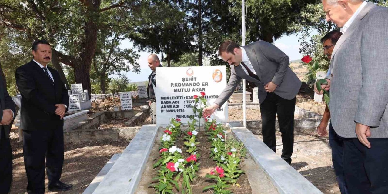 Karacasu’da şehit Akar mezarı başında anıldı