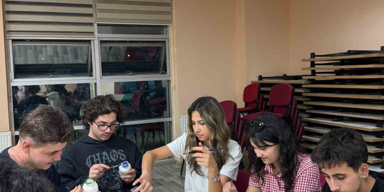 Gençler sanatla üretiyor, yeteneklerini geliştiriyor