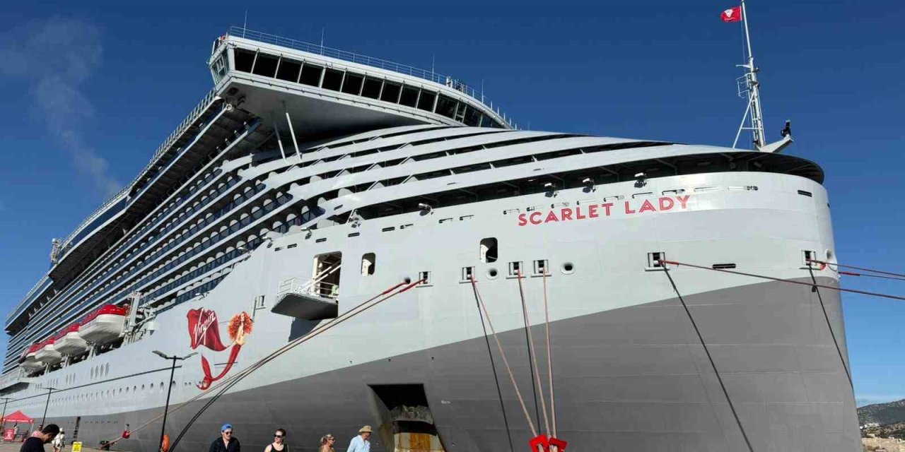 Bodrum’a dev kruvaziyer ile 2 bin 637 turist geldi