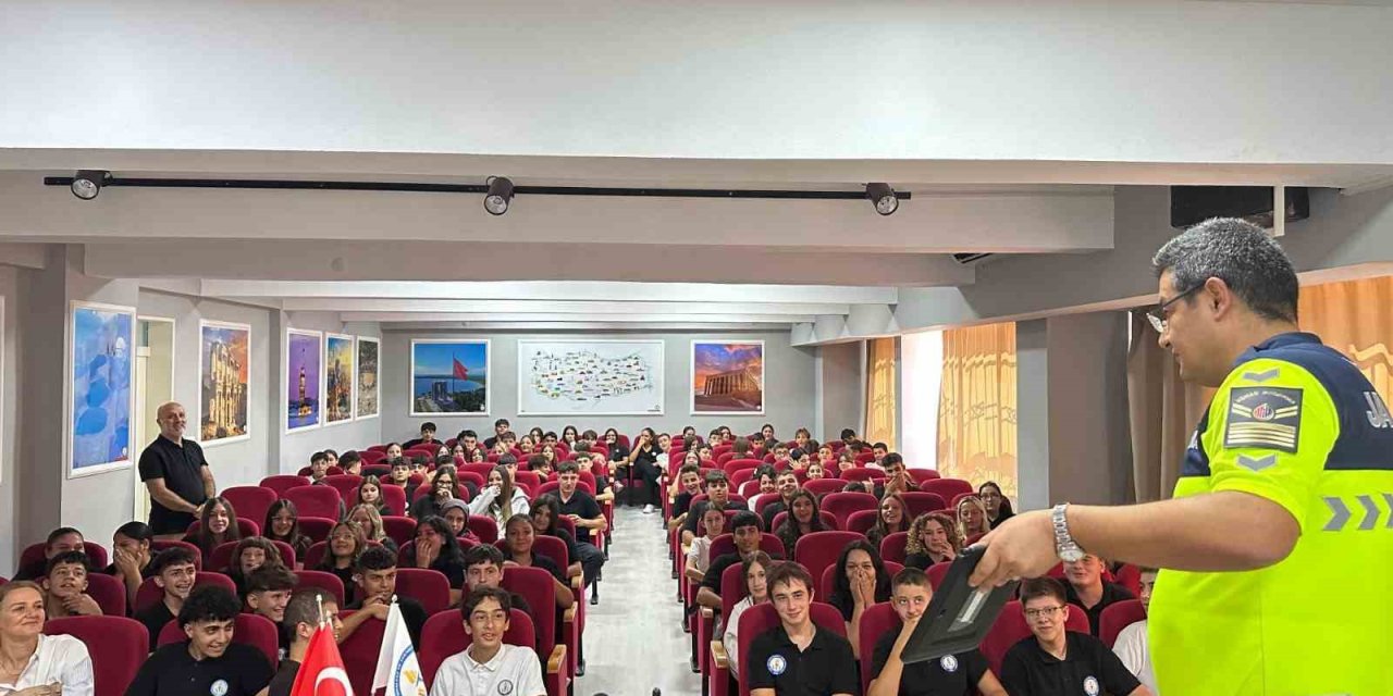 Kuşadası’nda öğrencilere Trafik ve Motosiklet Güvenliği semineri