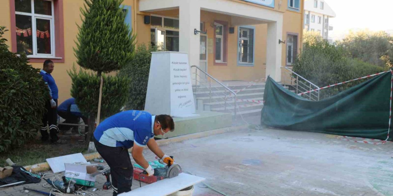 Muğla Büyükşehir’den zarar verilen Atatürk büstüne hızlı müdahale