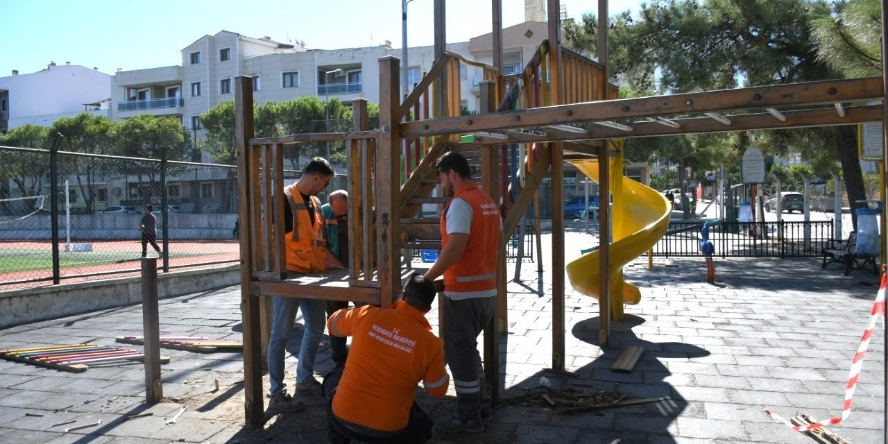 Kuşadası’nda çocukların oyun alanları yenileniyor