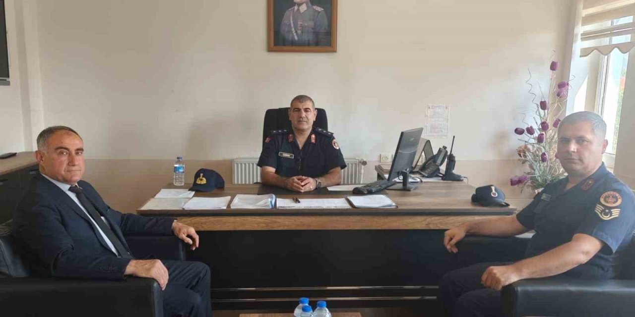 Çivril’de jandarma öğrenci güvenliği için sahada
