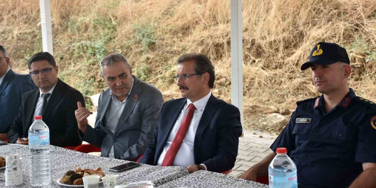 Salihli Kaymakamı Güldoğan, 2 mahallede talepleri yerinde dinledi