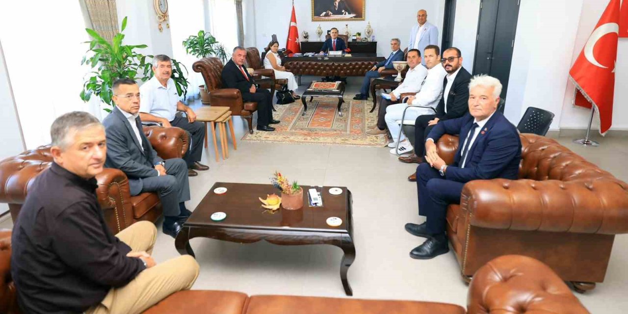 Vali Akbıyık, Milaslı muhtarlarla bir araya geldi