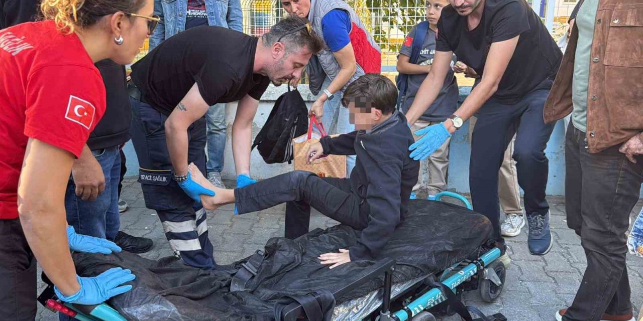Menteşe’de okul çıkışı öğrencinin ayağı otomobilin altında kaldı