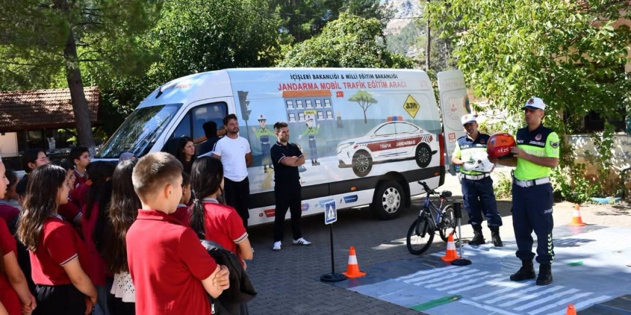 Köyceğiz’de Jandarma tarafından öğrencilere trafik eğitimi verildi